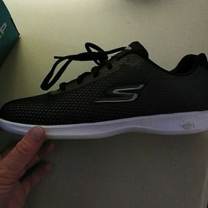 skechers goga max go step